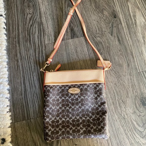 Coach Crossbody Purse: Great Condition! - Picture 3 of 12